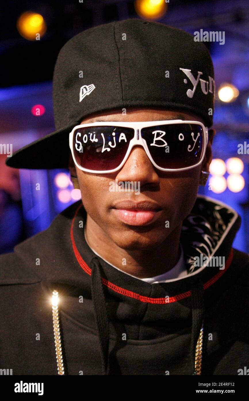 EXCLUSIVE - Soulja Boy attends the taping of a radio show in Paris, France  on March 11, 2008. Photo by Greg Soussan/ABACAPRESS.COM Stock Photo - Alamy