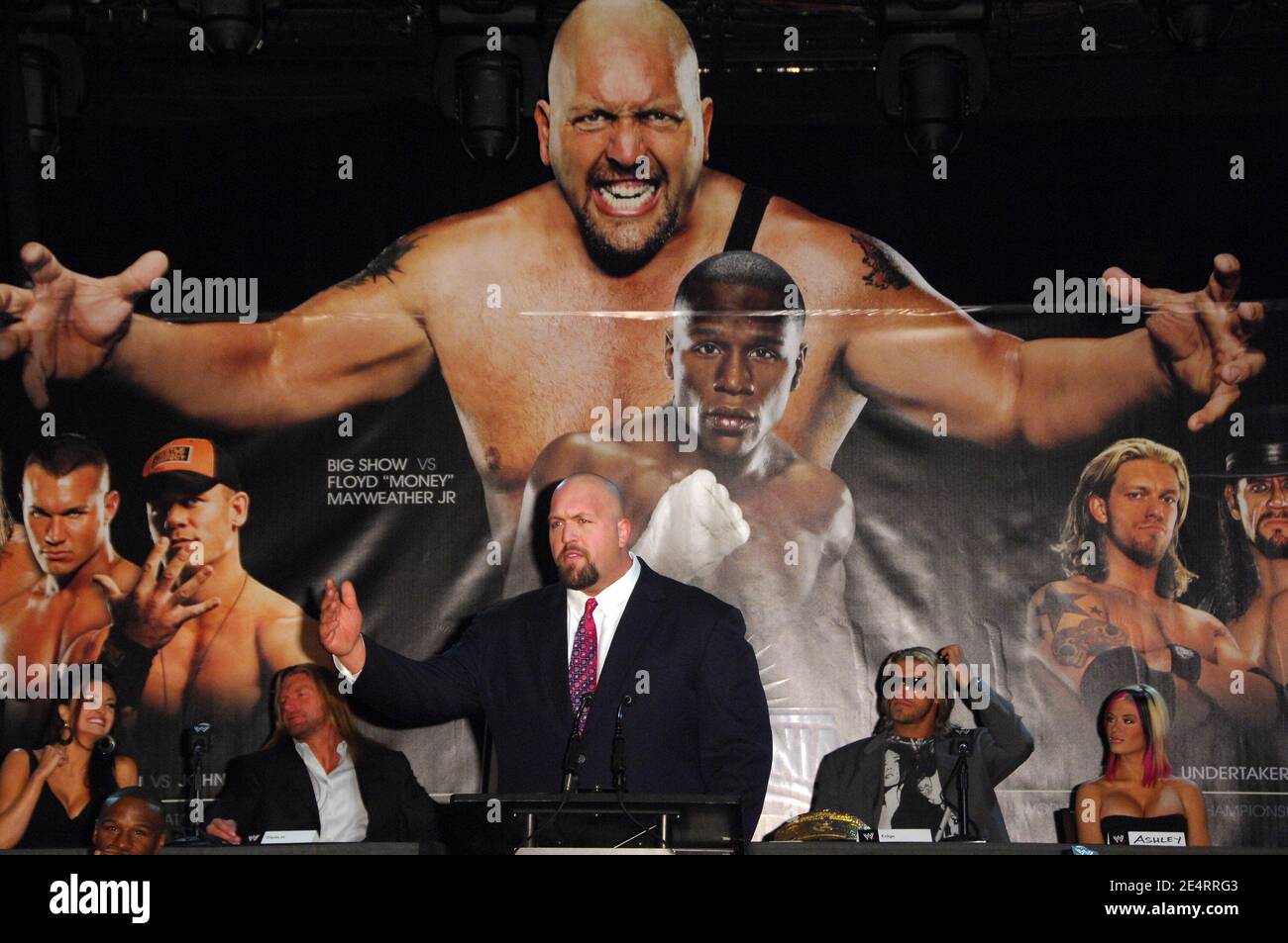 WWE Superstar Big Show attends the Floyd Mayweather & Big Show press  conference for Wrestlemania XXIV at The Hard Rock Cafe in New York City,  NY, USA on March 26, 2008. Photo