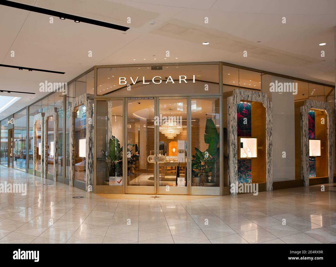 Santa Clara, CA USA - January 14, 2021: Bvlgari luxury fashion designer  store boutique. Italian luxury fashion house selling clothing, cosmetics,  ac Stock Photo - Alamy