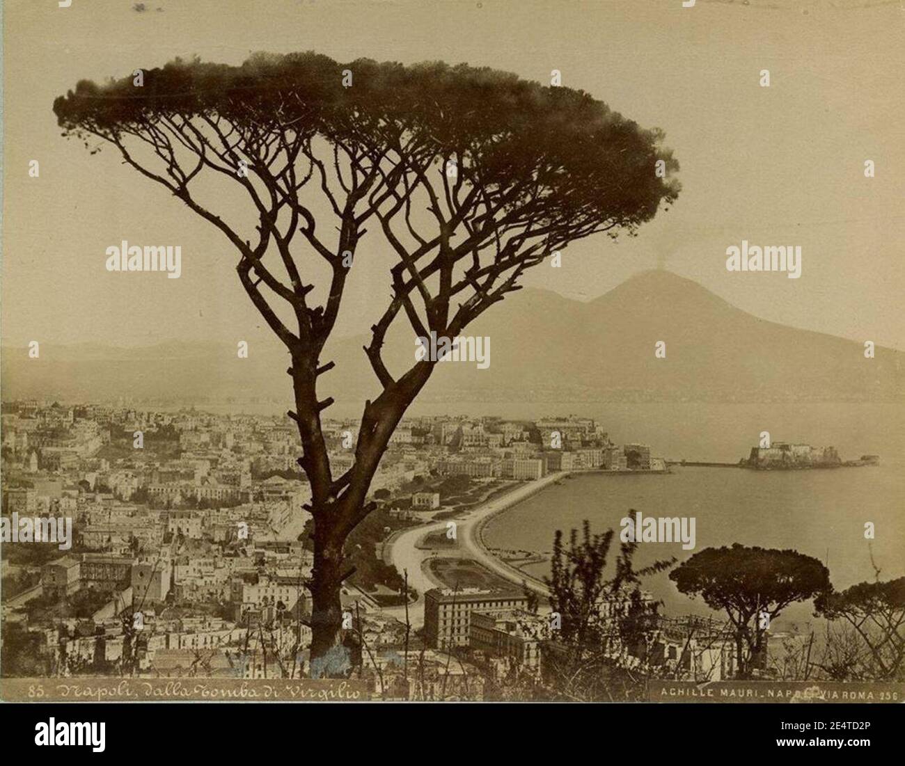 Mauri, Achille (fl.1860-1895) - 85 - Napoli dalla Tomba di Virgilio. Stock Photo