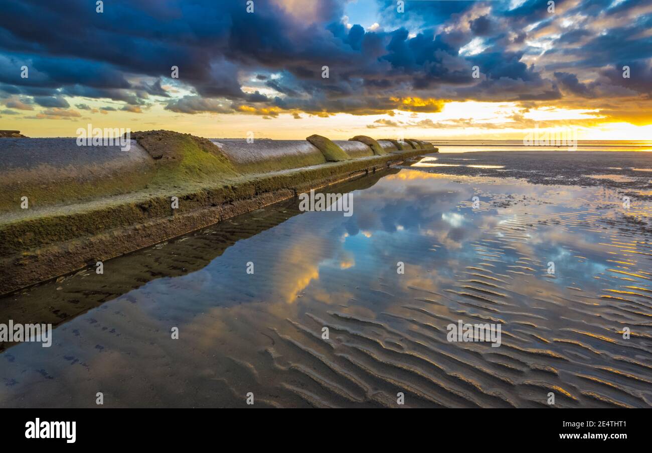 Stormy ocean sunrise hi-res stock photography and images - Alamy