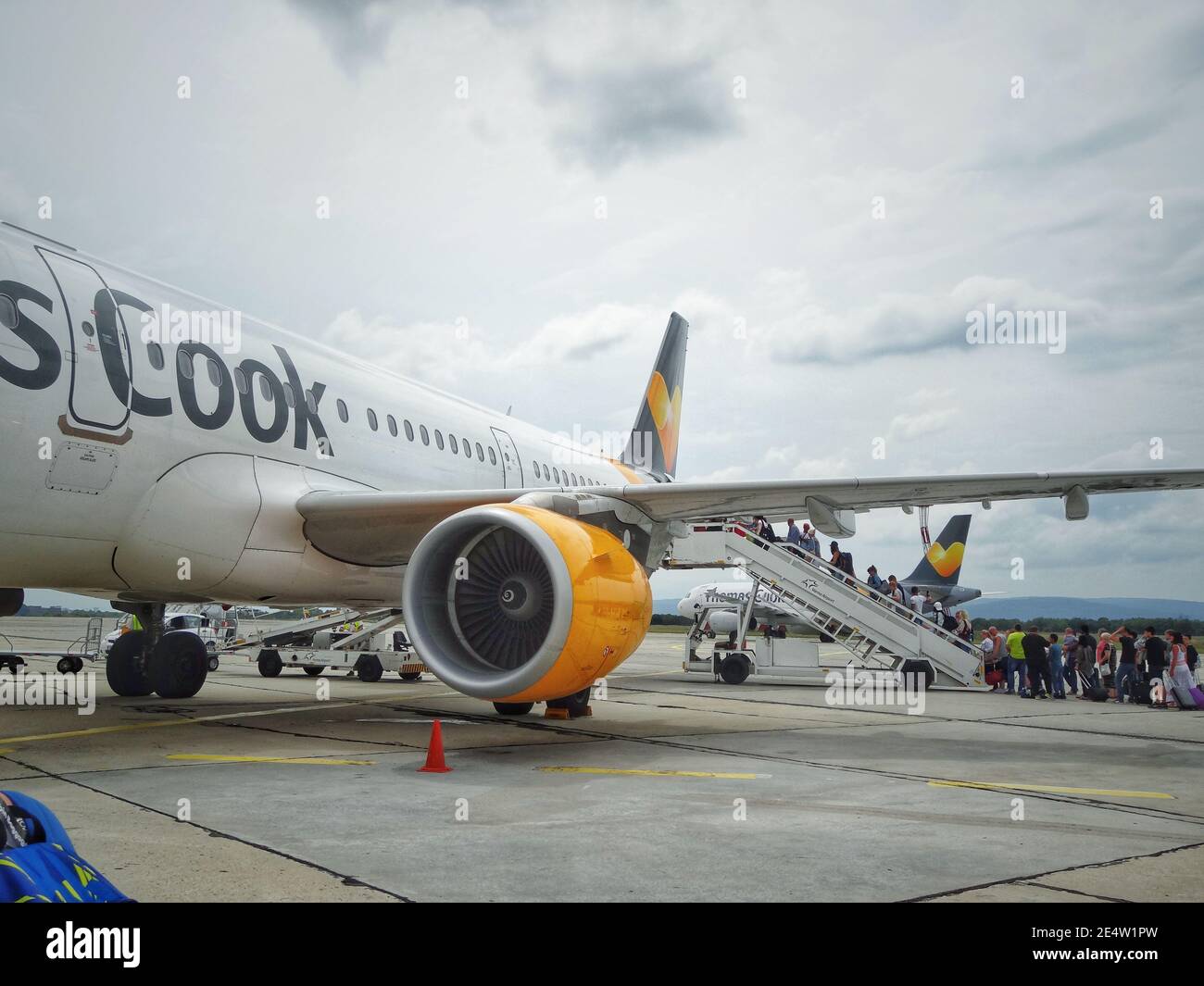 Airplane queue hi-res stock photography and images - Alamy