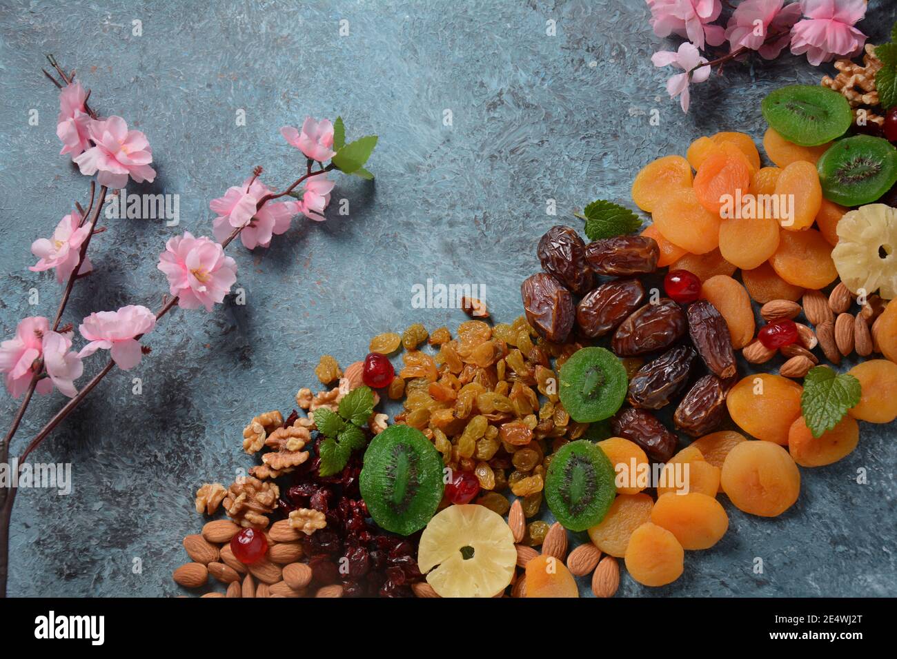 Mix of dried and sundried fruits, and nuts. Kiwi, apricot. Symbols of