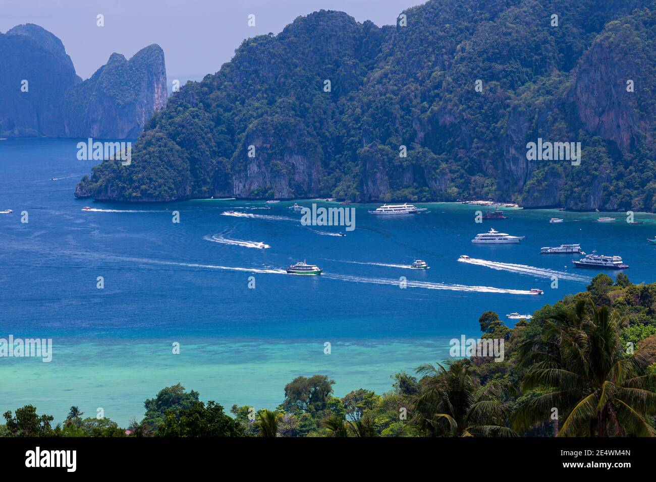 Koh Phi Phi Don, Viewpoint - Paradise bay with white beaches. View from the  top of the tropical island over Tonsai Village, Ao Tonsai, Ao Dalum. Krabi  Stock Photo - Alamy