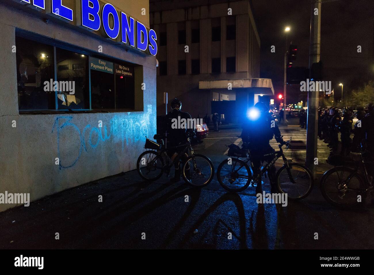 USA. 24th Jan, 2021. Late in the evening police forming a line