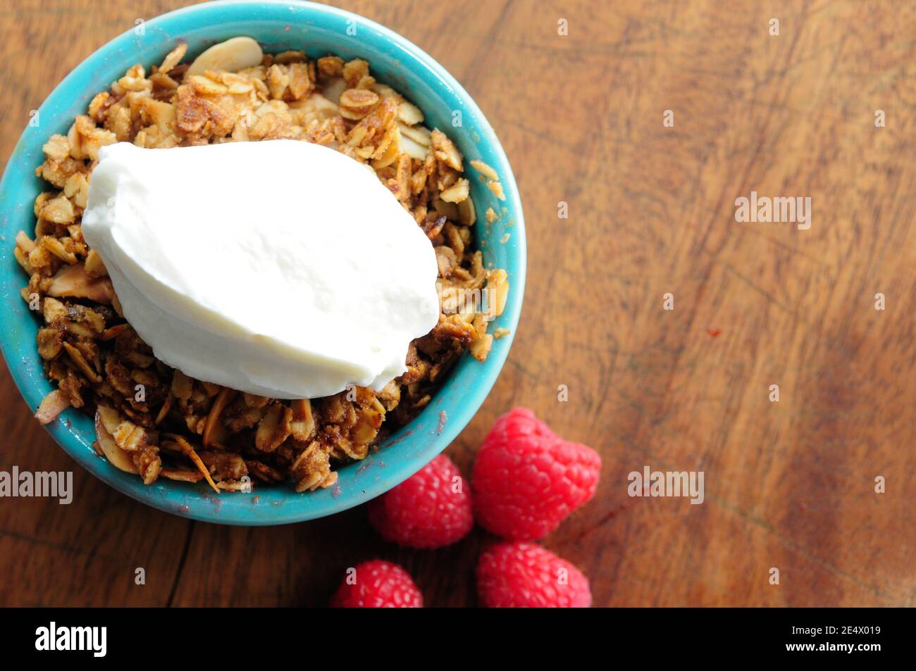 apple raspberry crumble with whipped cream Stock Photo - Alamy