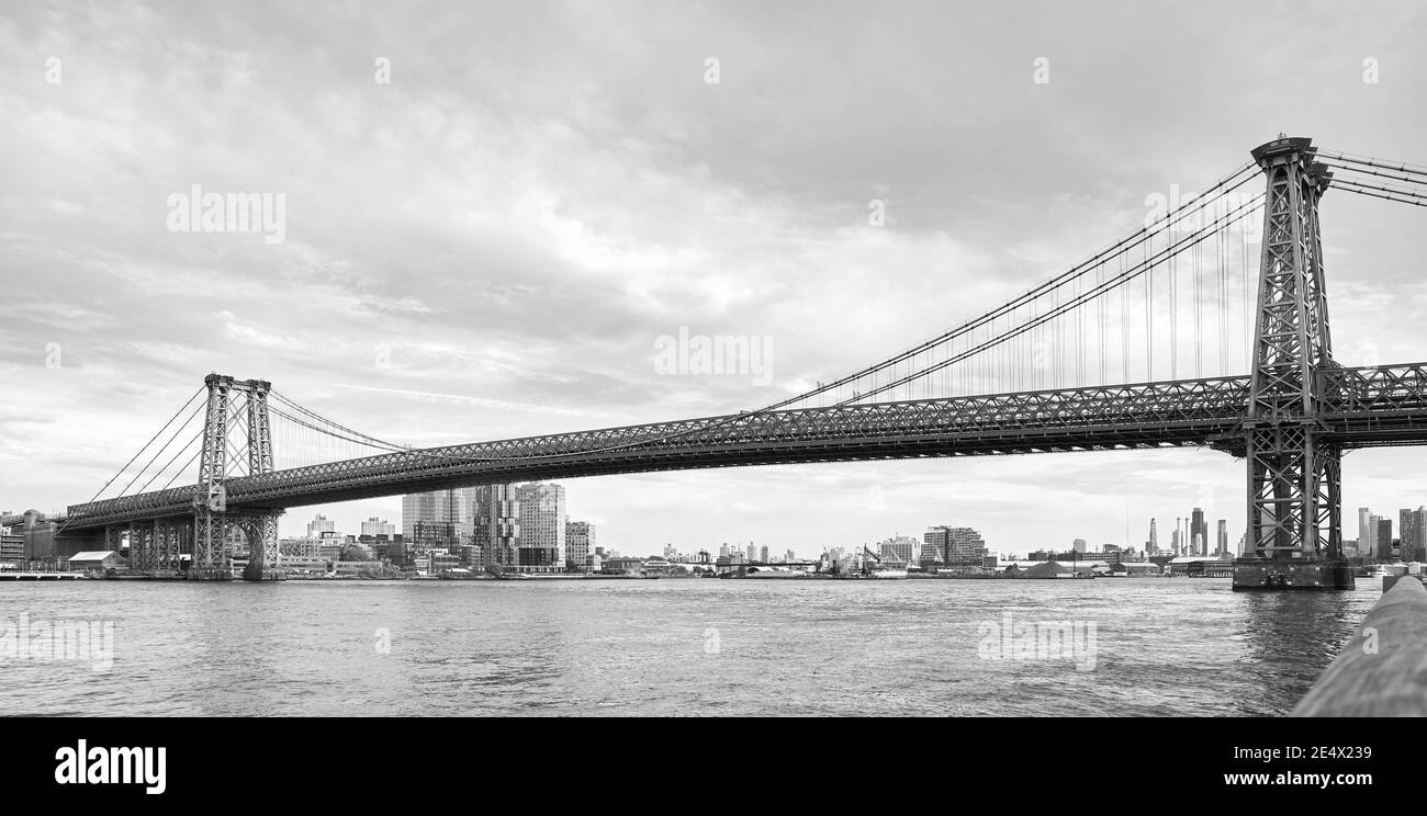 Black and white picture of Williamsburg Bridge, New York City, USA ...