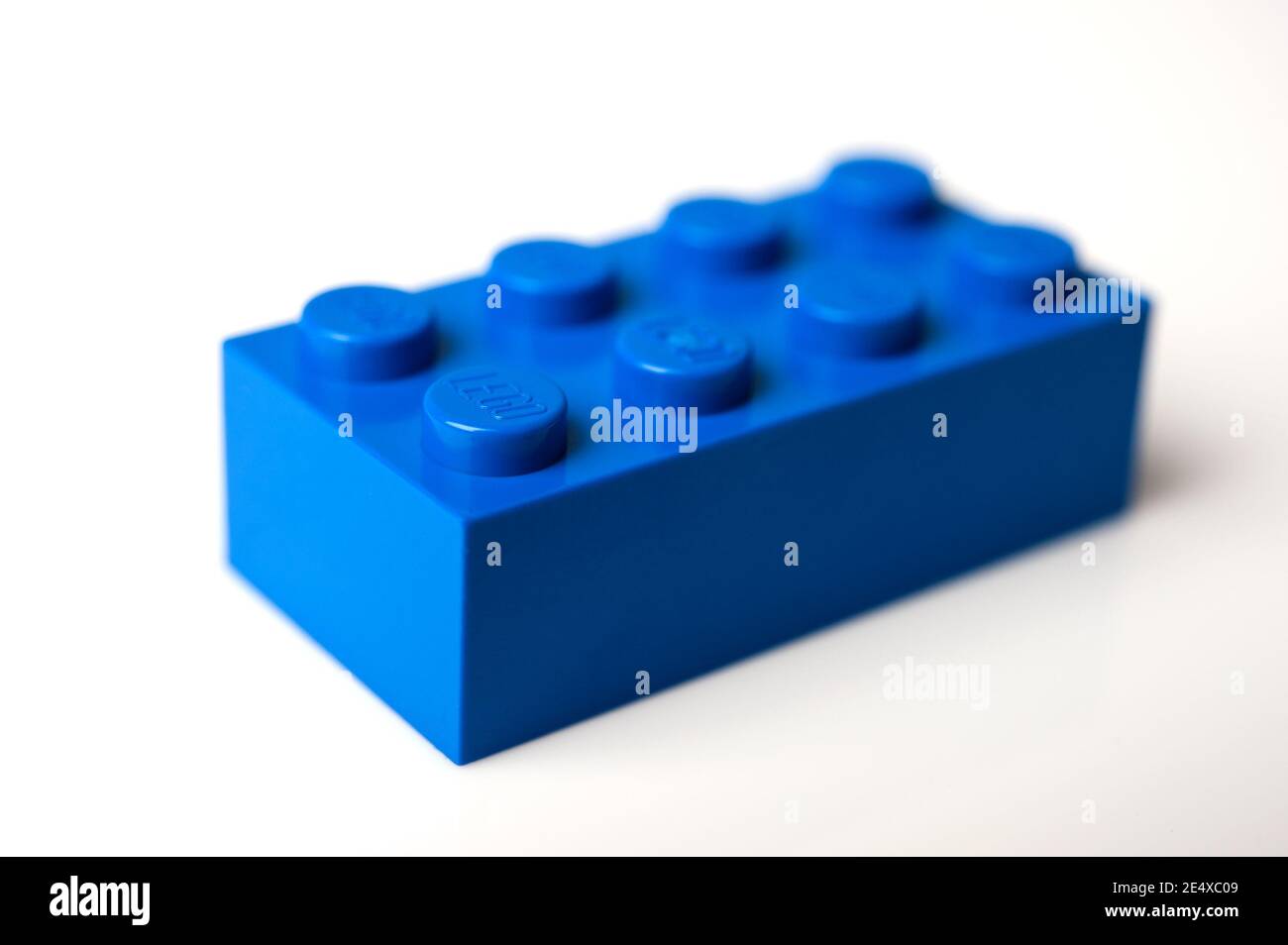 Single lego brick hi-res stock photography and images - Alamy