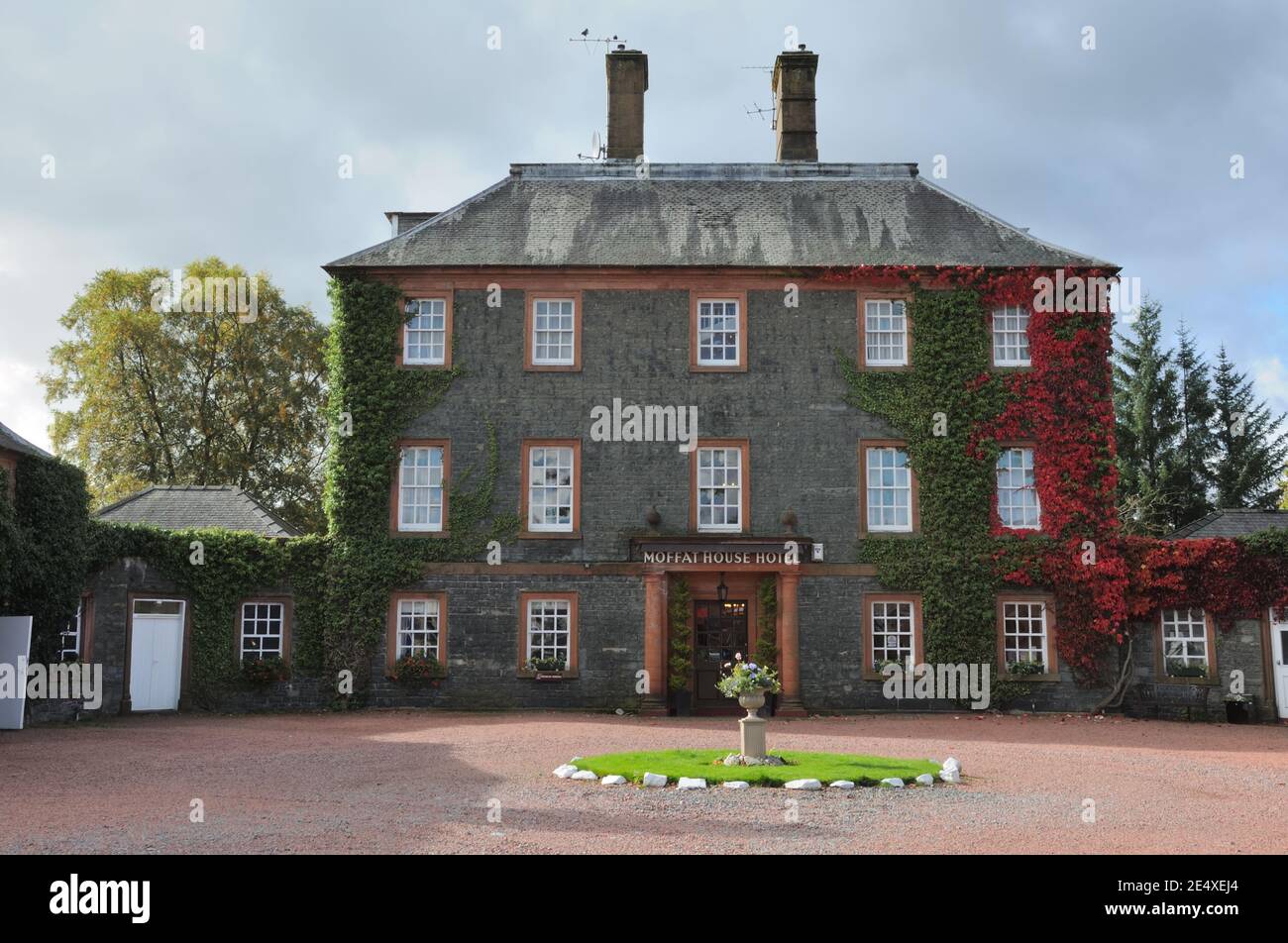 The Best Western, Moffat House Hotel entrance and courtyard adorned with red and green ivy in Moffat, Borders, Scotland Stock Photo