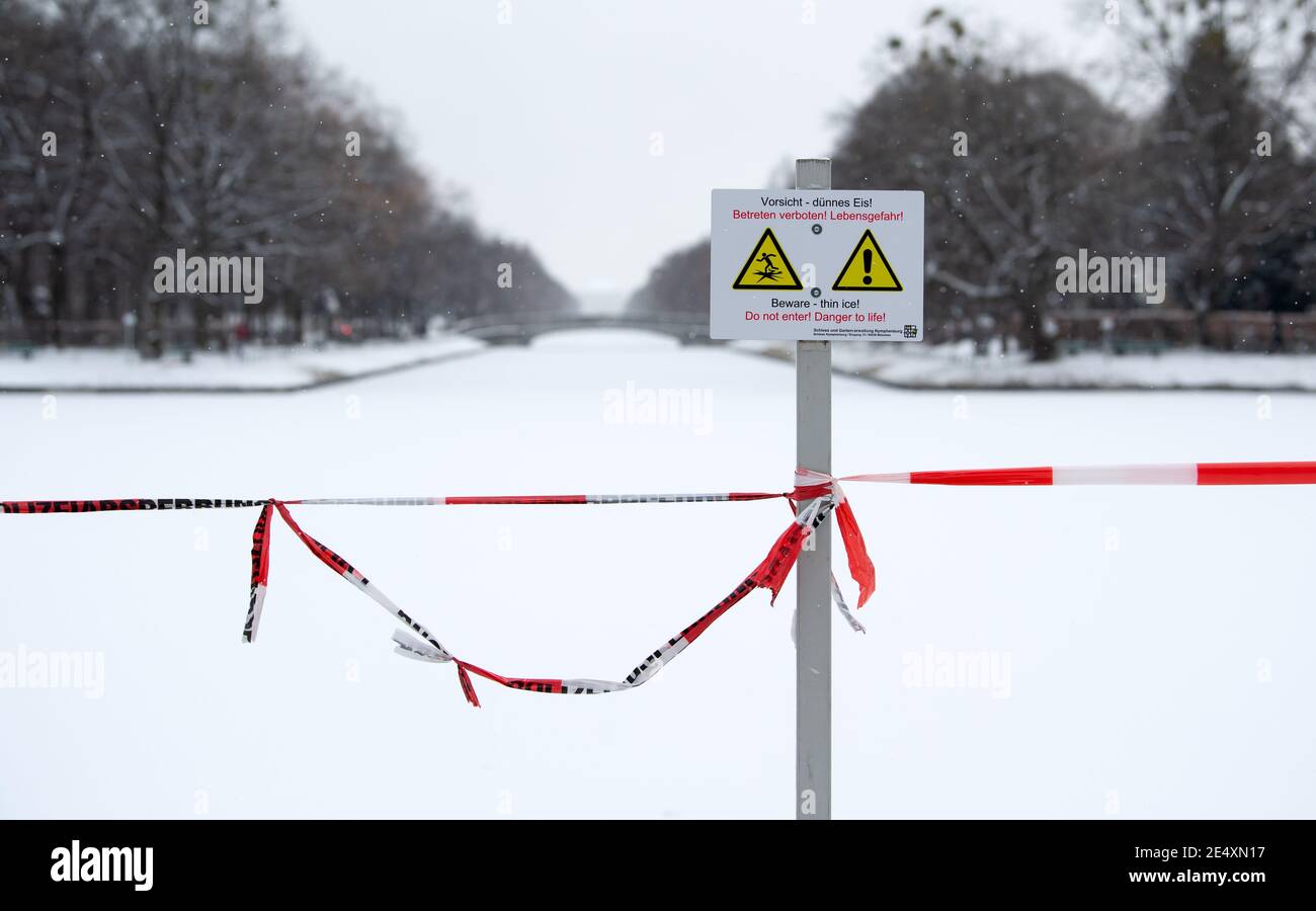 Munich, Germany. 25th Jan, 2021. A sign with the inscription 'Caution - thin ice! Betreten Verboten - Lebensgefahr!' is posted on the frozen Nymphenburger Kanal. Credit: Sven Hoppe/dpa/Alamy Live News Stock Photo