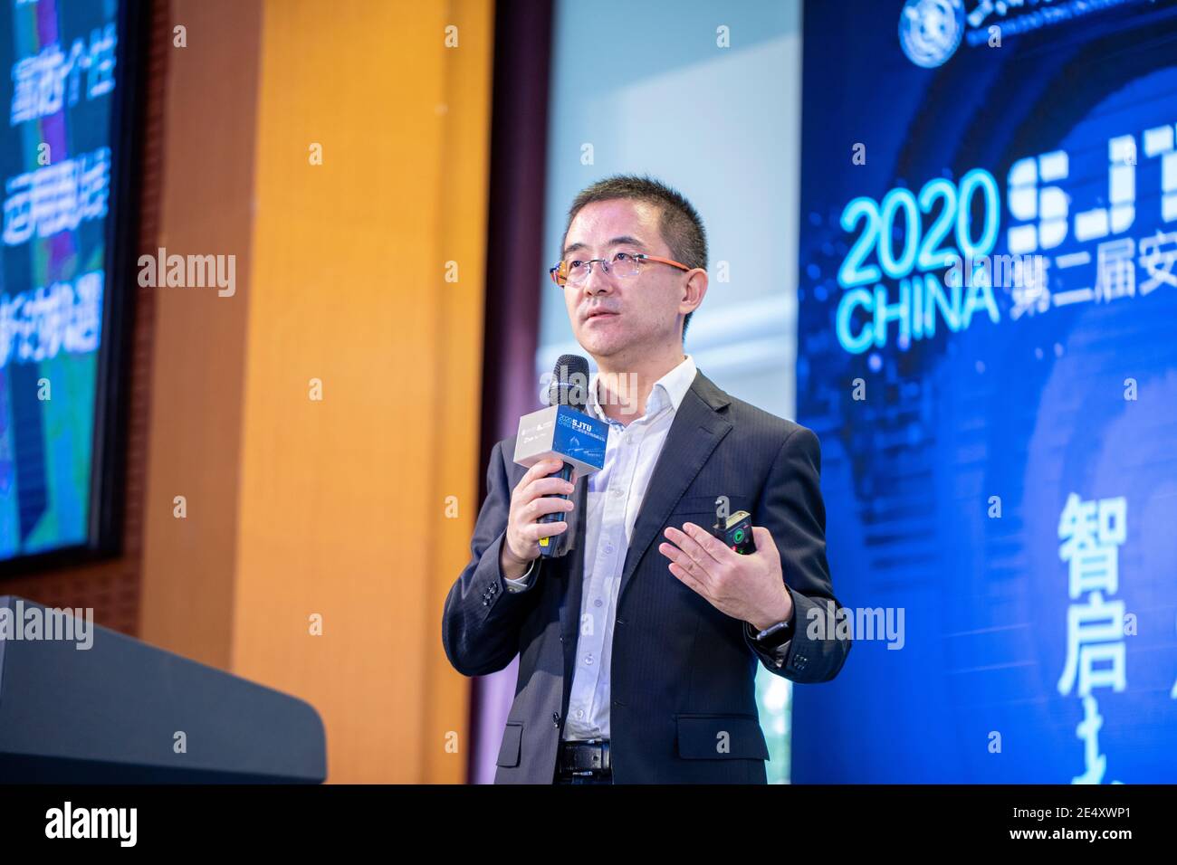 --FILE—Long Wei, one of co-founders of dianping.com, which merges with Meituan now, delivers a speech during a forum held at Shanghai Jiao Tong Univer Stock Photo