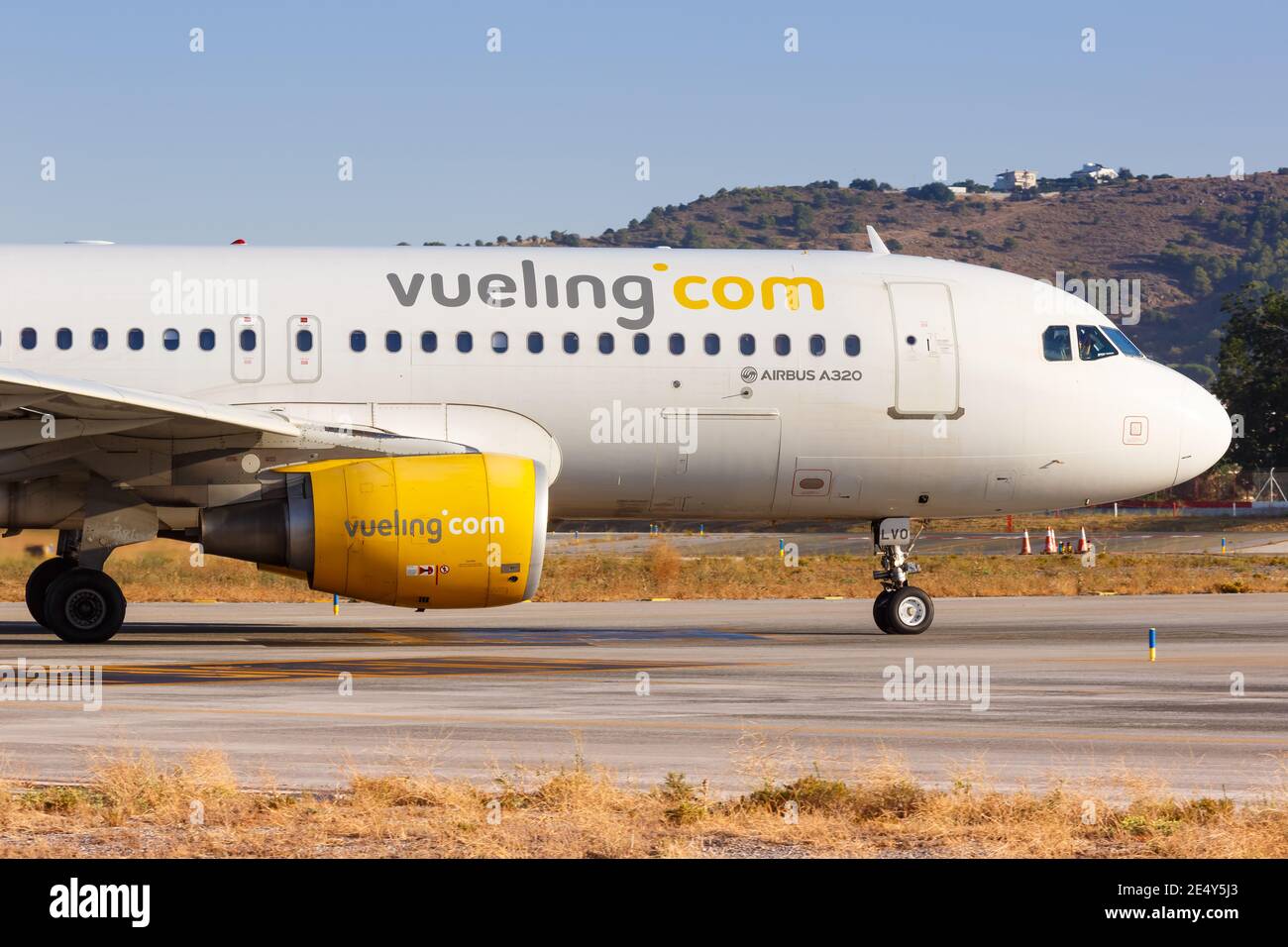 A vueling airbus a320 hi-res stock photography and images - Page 2 - Alamy
