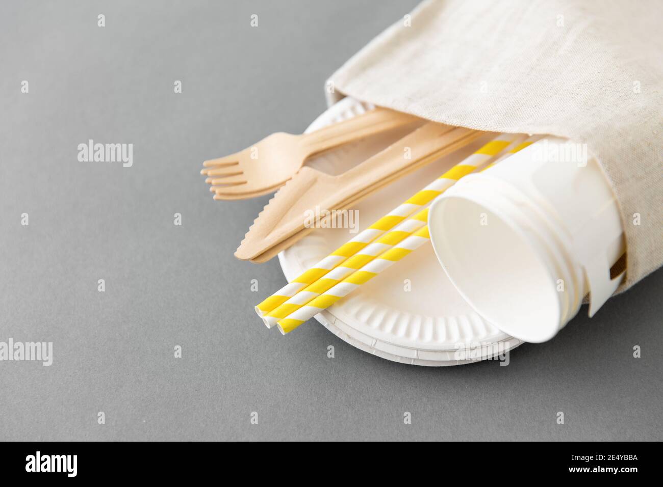 Paper knives hi-res stock photography and images - Alamy