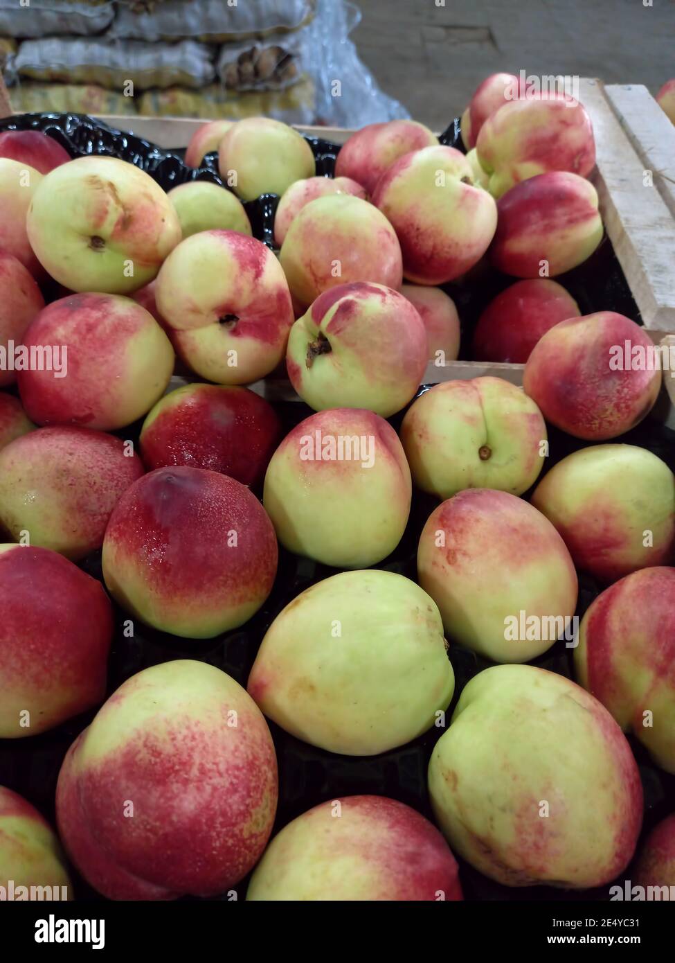 https://c8.alamy.com/comp/2E4YC31/fresh-juicy-sweet-ripe-white-nectarines-hairless-peach-for-jams-desserts-salads-and-smoothies-2E4YC31.jpg