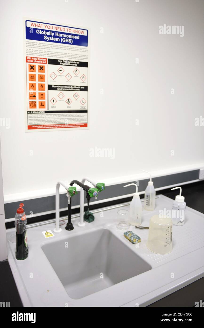 Laboratory sink hires stock photography and images Alamy