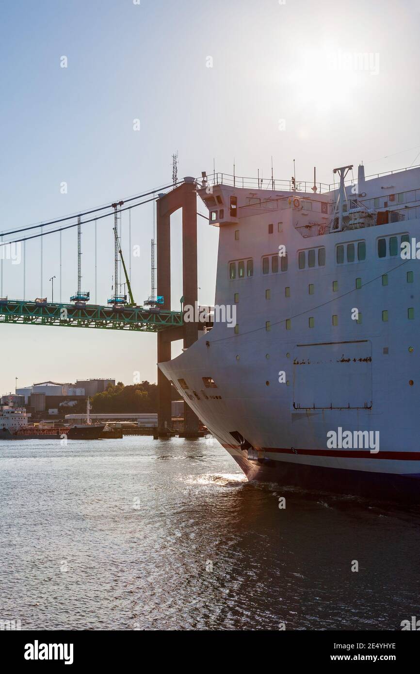 Cruise Ship Under Bridge High Resolution Stock Photography And Images Alamy