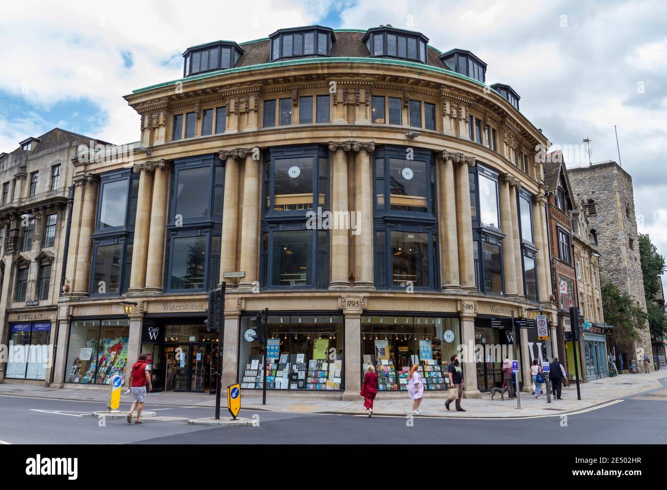 The Waterstones bookshop, (a mainstream and academic book retailer),  William Baker House (built 1914), Broad St, Oxford, Oxfordshire, UK. Stock Photo