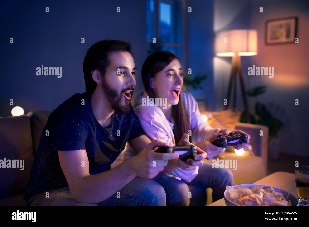 Man playing video games with woman hi-res stock photography and images ...