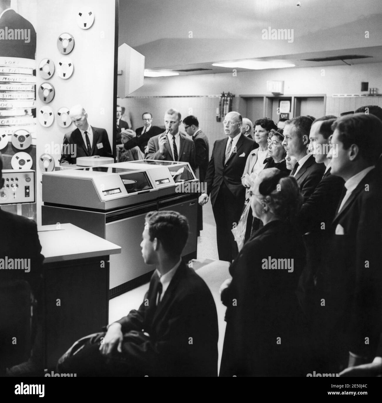 Demonstration of the IBM 1440 Data Processing System computer at the IBM Business Show in New York City's New York Coliseum, April 1963. (USA) Stock Photo