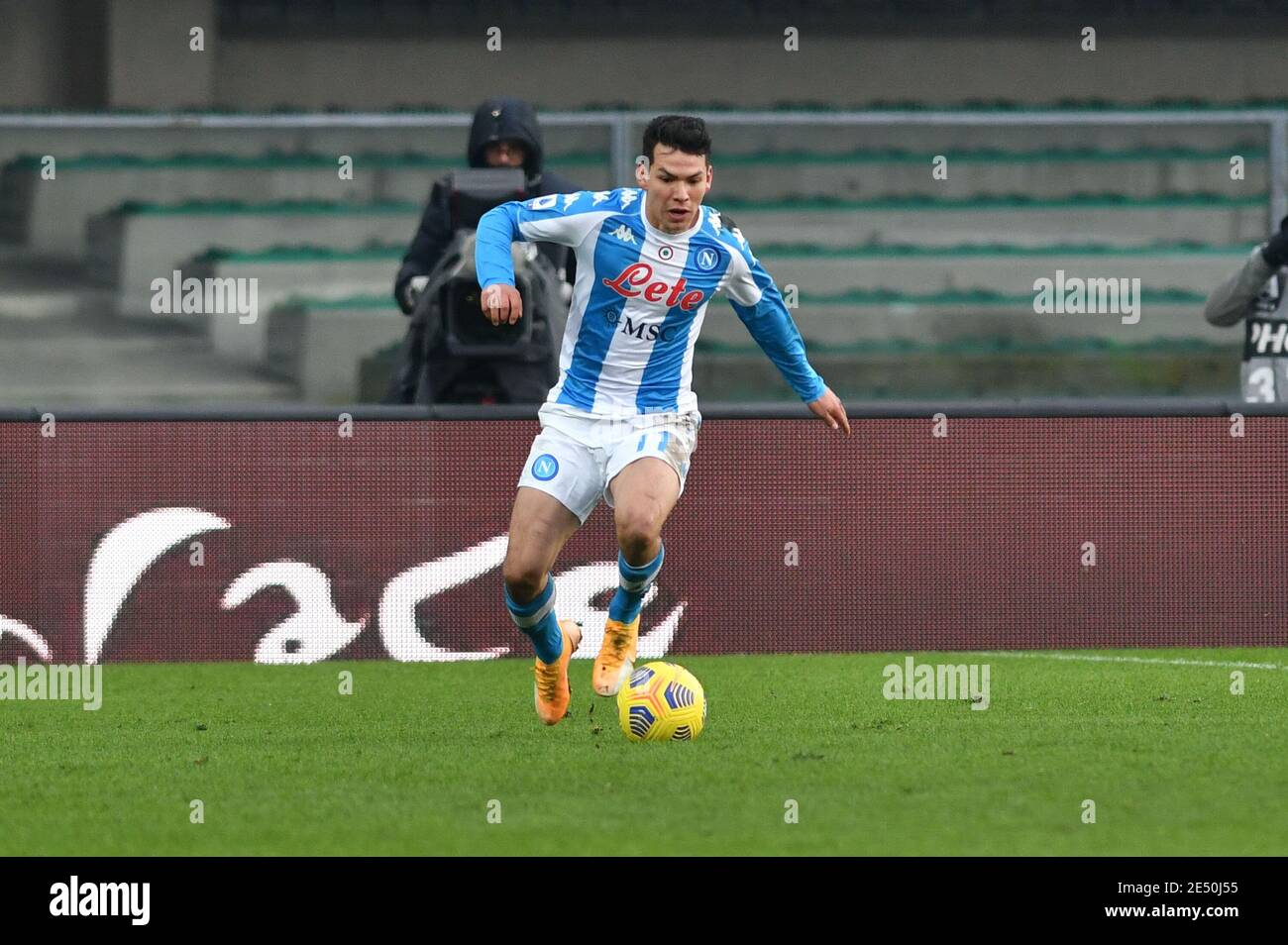 Verona, Italy. 24th Jan, 2021. Verona, Italy, Marcantonio Bentegodi stadium, January 24, 2021, Hirving Lozano (Napoli) during Hellas Verona vs SSC Napoli - Italian football Serie A match Credit: Alessio Tarpini/LPS/ZUMA Wire/Alamy Live News Stock Photo