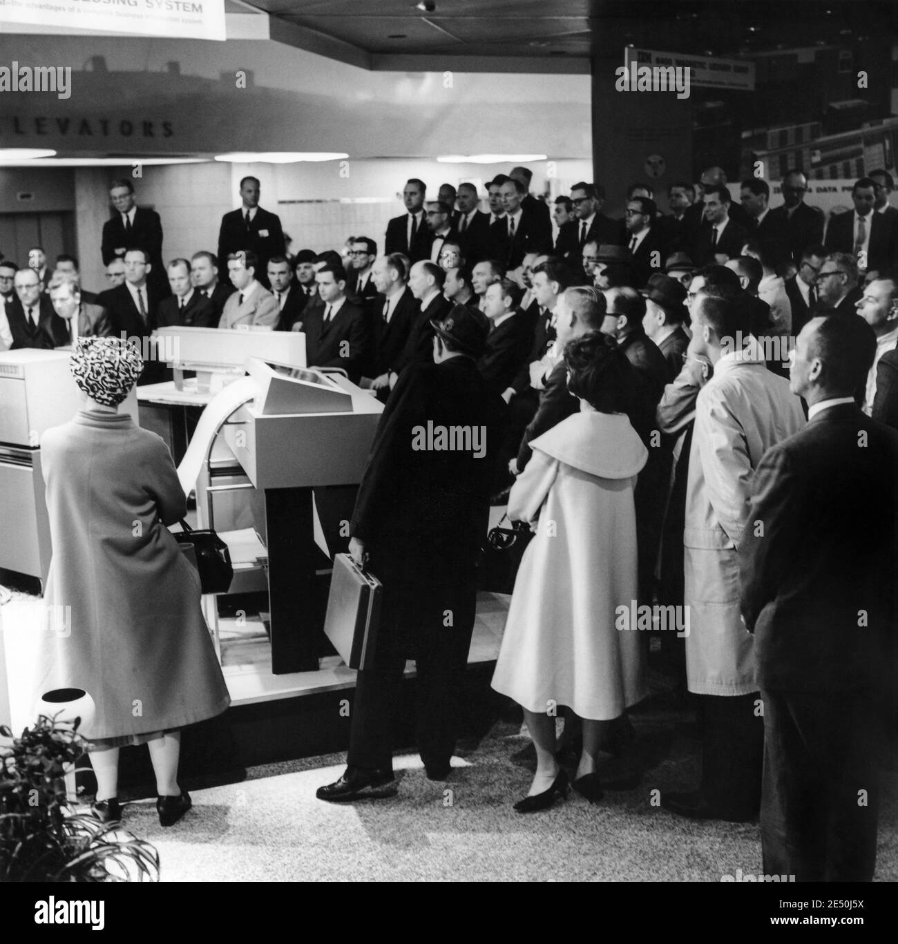 Demonstration of the IBM 1440 Data Processing System computer at the IBM Business Show in New York City's New York Coliseum, April 1963. (USA) Stock Photo