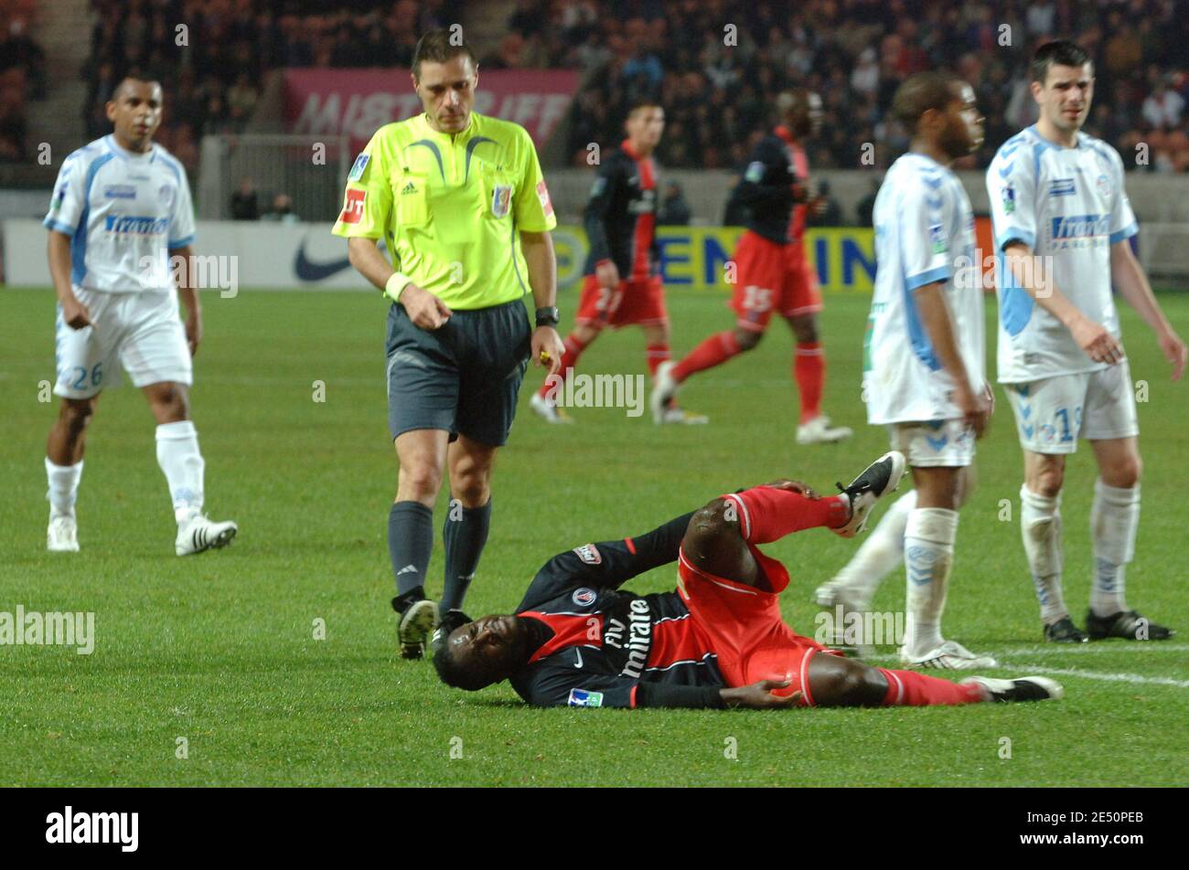 Bernard Mendy French Paris Saint Germain Hi Res Stock Photography And Images Alamy Bernard Mendy French Paris Saint Germain Hi Res Stock Photography And Images Alamy