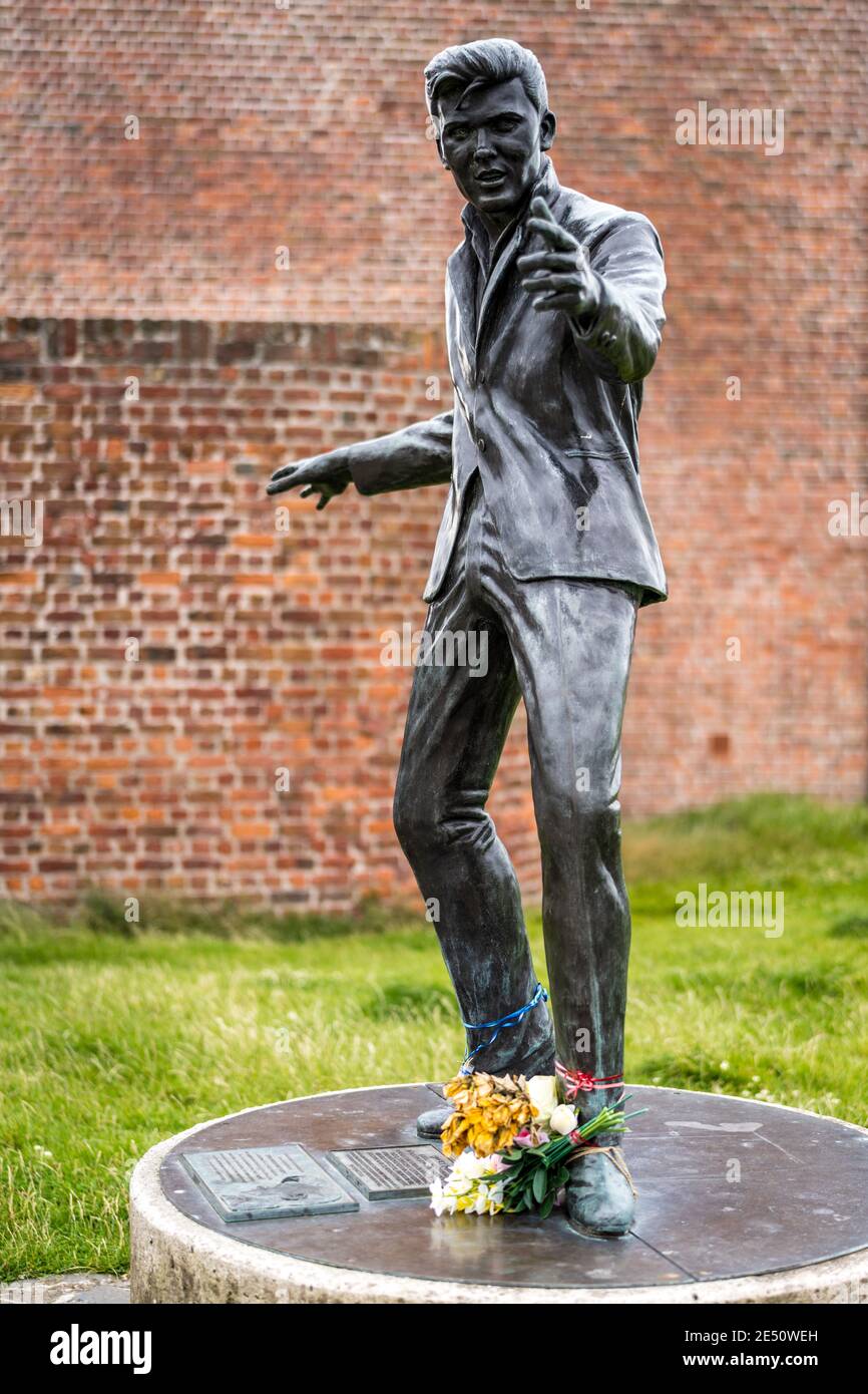 Billy Fury statue Liverpool. Sculpture of singer Billy Fury by sculptor Tom Murphy on the Albert Dock Liverpool. Unveiled 2003. Stock Photo