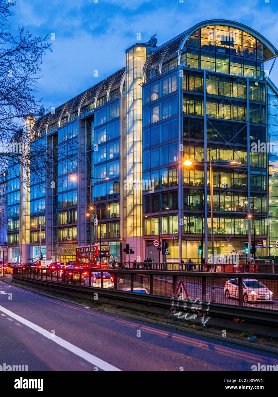 Wellcome Trust HQ Euston Rd  London - Headquarters of the Wellcome Trust in the Gibbs Building at 215 Euston Road London. Hopkins Architects 2004. Stock Photo