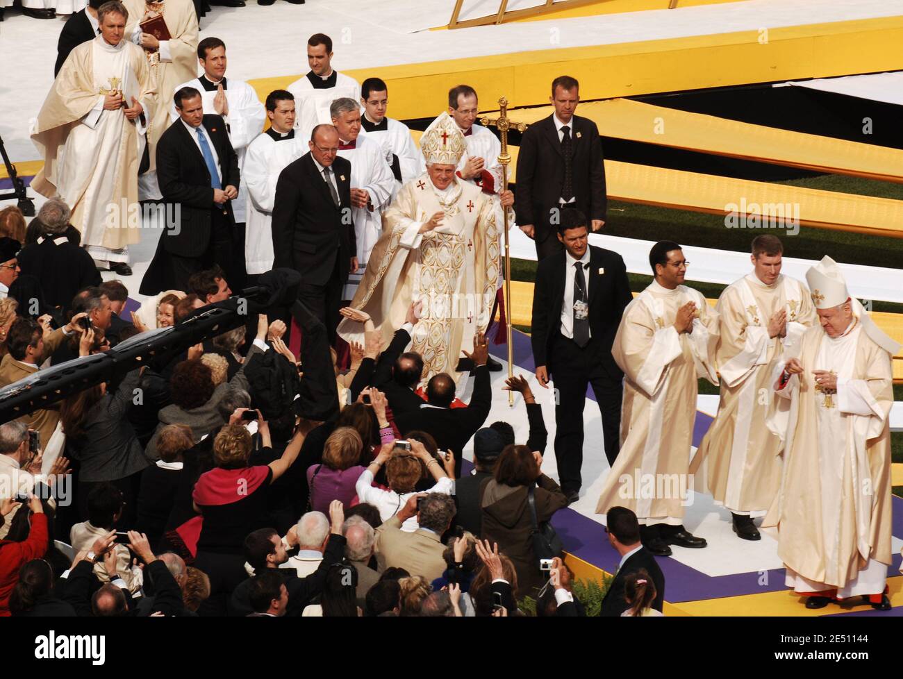 Atmosphere as Pope Benedict XVI arrives to celebrate mass at Yankee ...