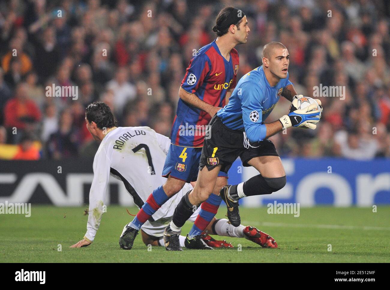 Barcelona's goalkeeper Victor Valdes during the UEFA Champions League semi-finals, first leg, Soccer match, FC Barcelona vs Manchester United at the Nou Camp stadium in Barcelona, Spain on April 23, 2008. The match ended in a 0-0 draw. Photo by Steeve McMay/Cameleon/ABACAPRESS.COM Stock Photo