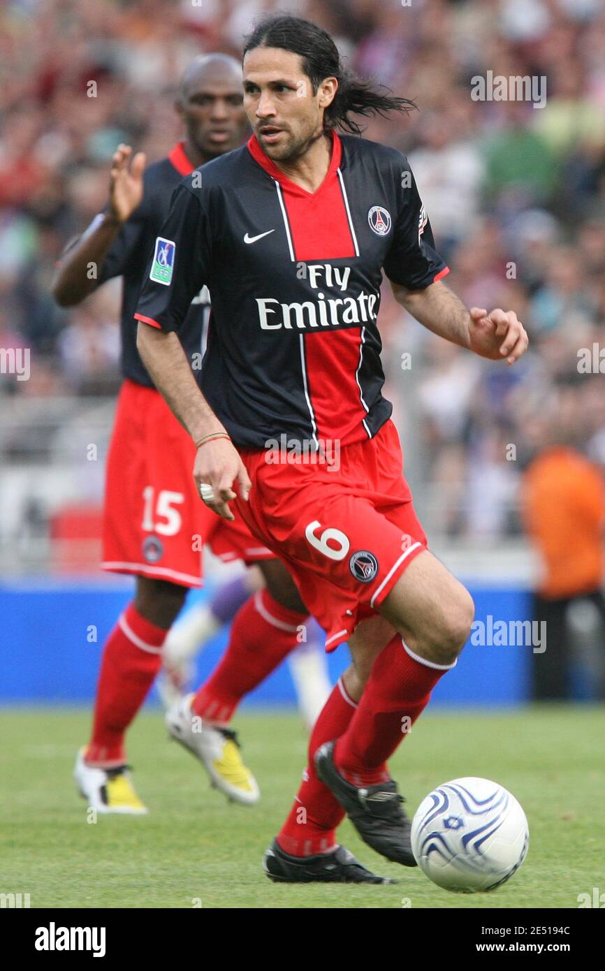 PSG's Mario Yepes during the French First leaugue Soccer match, FC Toulouse vs Paris Saint-Germain at the Ernest Wallon Stadium in Toulouse, France on May 3, 2008. The match ended in a 1-1 draw. Photo by Alex/Cameleon/ABACAPRESS.COM Stock Photo