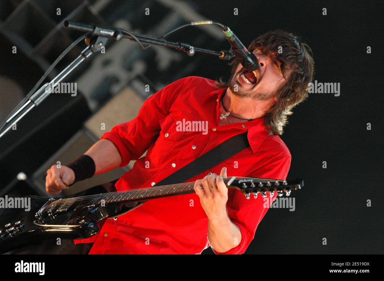 Foo fighters 2005 hi-res stock photography and images - Alamy