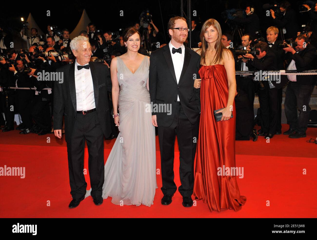 Israeli actor Moni Moshonov, Vinessa Shaw, US director James Gray and his wife Alexandra Dickson arriving at the Palais des Festivals in Cannes, Southern France, May 19, 2008, for the screening of James Gray's Two Lovers presented in competition at the 61st Cannes Film Festival. Photo by Hahn-Nebinger-Orban/ABACAPRESS.COM Stock Photo
