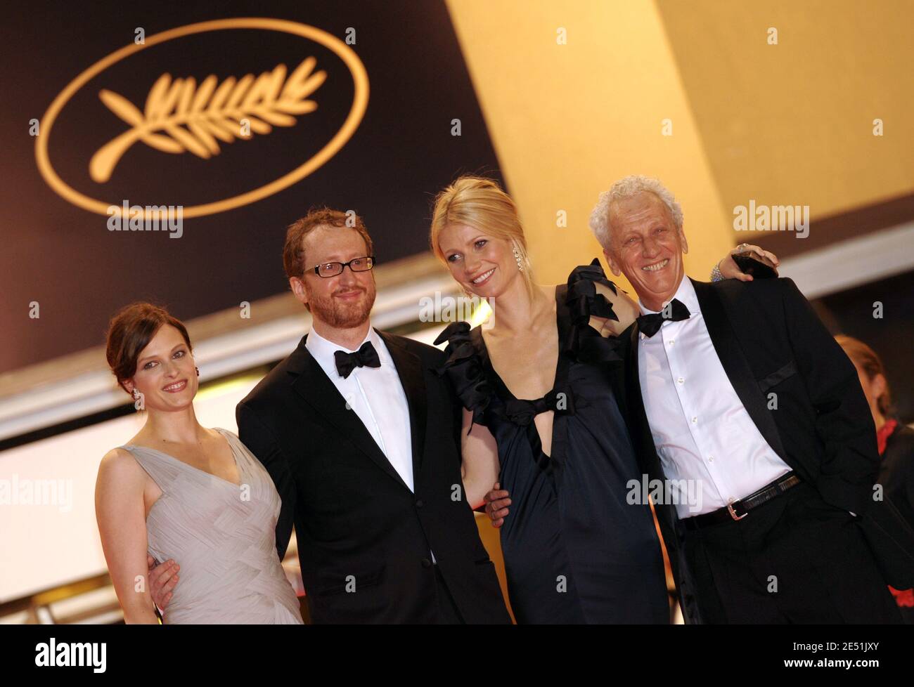 Vinessa Shaw, director James Gray, Gwyneth Paltrow and Moshonov Moni arriving at the Palais des Festivals in Cannes, Southern France, May 19, 2008, for the screening of James Gray's Two Lovers presented in competition at the 61st Cannes Film Festival. Photo by Hahn-Nebinger-Orban/ABACAPRESS.COM Stock Photo