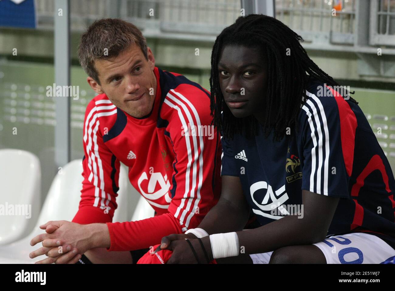 France's goalkeeper Mickael Landreau and Bafetimbi Gomis during the International Friendly Soccer Match, France vs Ecuador at the Stade des Alpes in Grenoble, France on May 27, 2008. Photo by Mehdi Taamallah/Cameleon/ABACAPRESS.COM Stock Photo