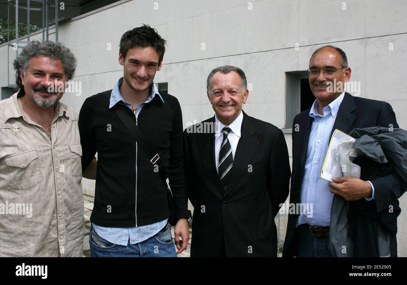 French L1 football team Lyon (OL) French Hugo Lloris (C), flanked by Olypique Lyonnais President Jean-Michel Aulas (R) and the goalkeepers' coach Joel Bats (L), pose , on June 2, 2008 in Lyon, France. Former French L1 club Nice goalkeeper, Lloris was transferred for 8.5 millions euros (some 13 millions USD) declared Aulas. Photo by Vincent Dargent/Cameleon/ABACAPRESS.COM Stock Photo