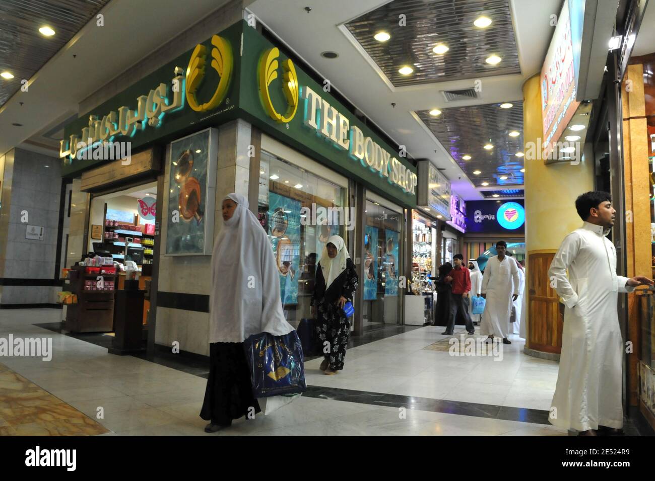Makkah mall hires stock photography and images Alamy