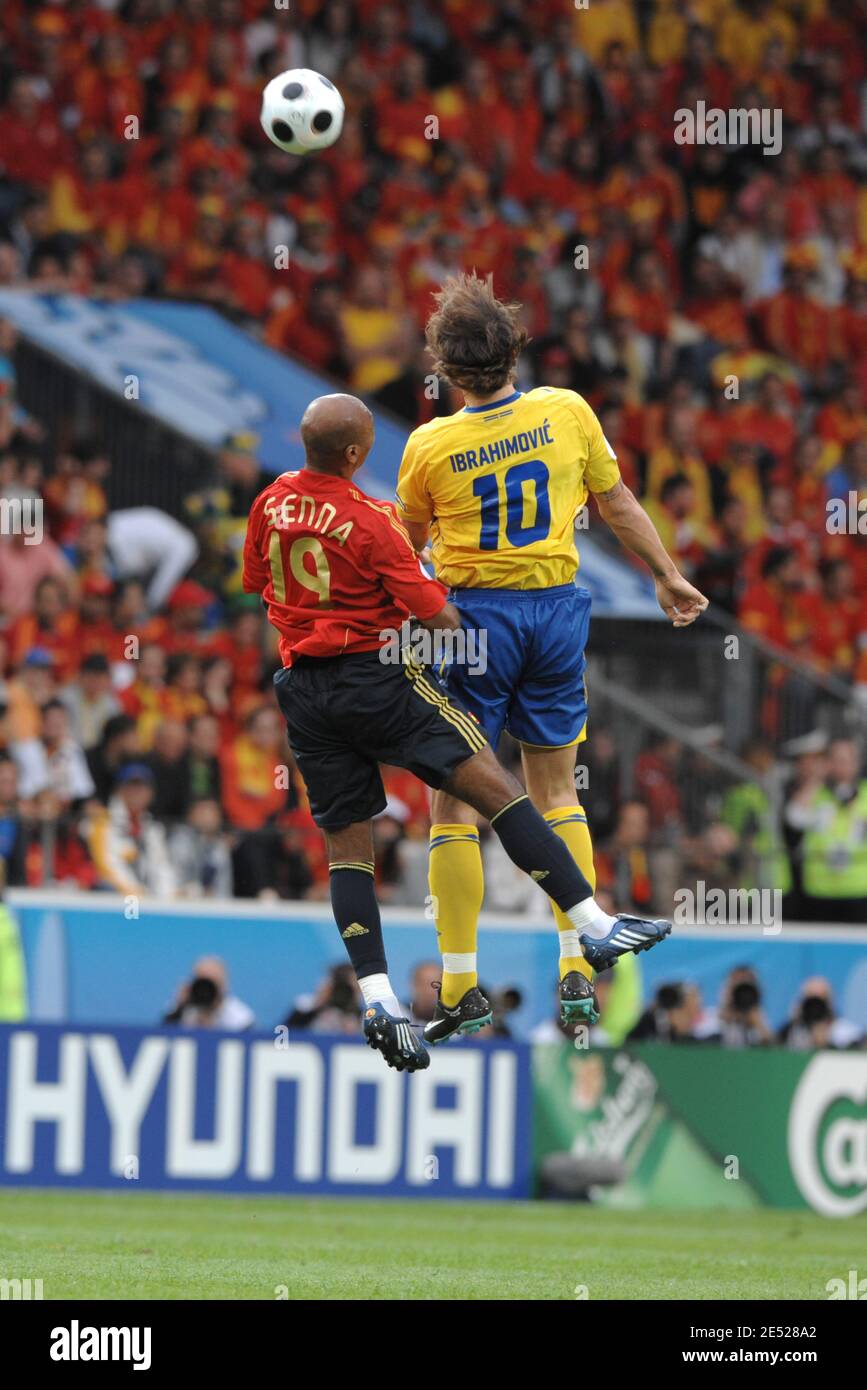 Spain's Marcos Senna and Sweden's Zlatan Ibrahimovic battle for the ball in air during the UEFA European Championship 2008, Group D, Spain vs Sweden at Tivoli Neu Stadieum in Innsbruck, Austria on June 14, 2008. Spain won 2-1. Photo by Orban-Taamallah/Cameleon/ABACAPRESS.COM Stock Photo