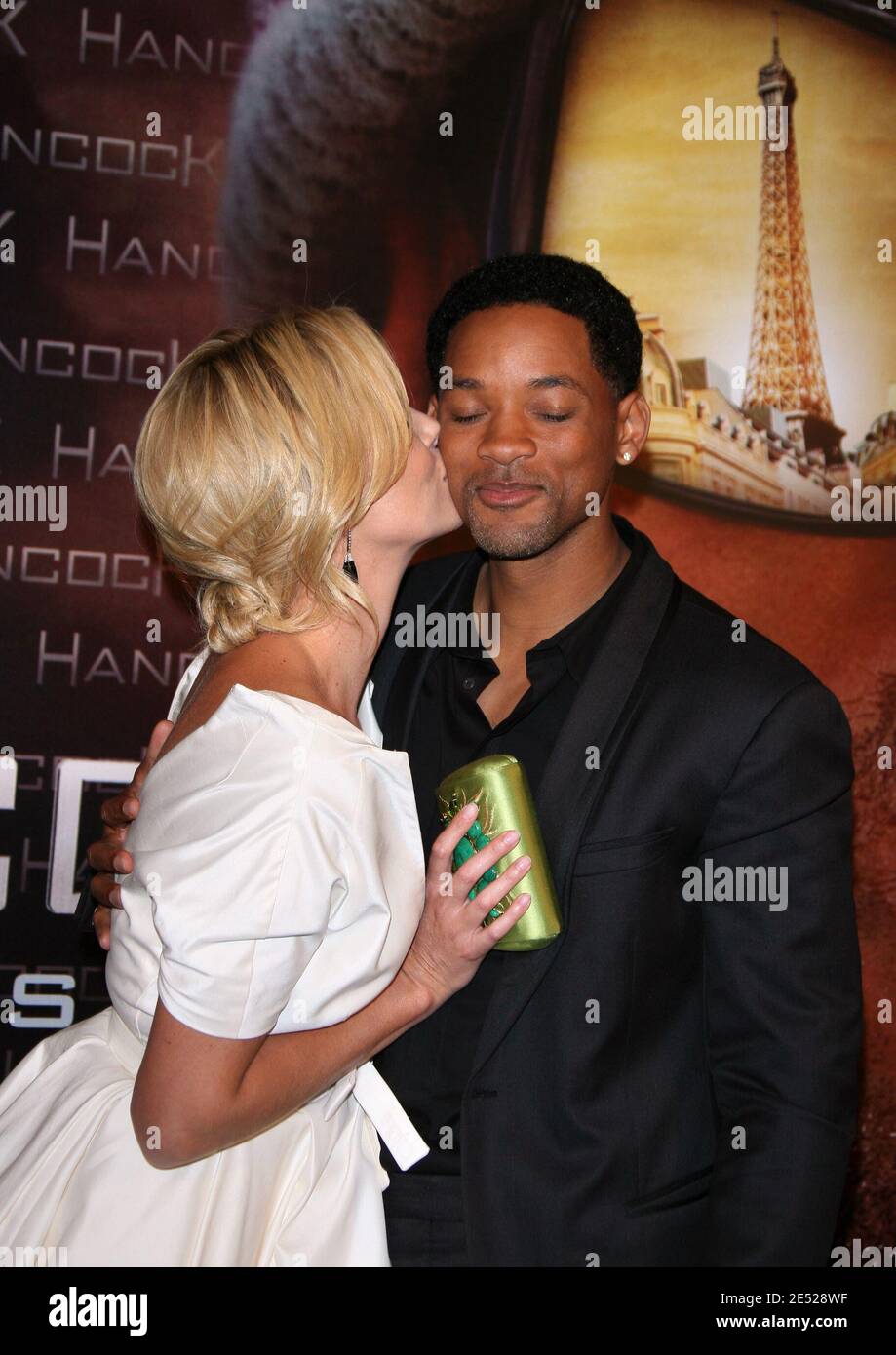 Will smith and charlize theron hi-res stock photography and images - Alamy