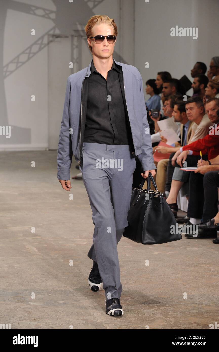 A model presents a creation by designers Paul Helbers and Marc Jacobs for Louis  Vuitton Men's Spring-Summer 2009 collection in Paris, France on June 26,  2008. Photo by Nebinger-Taamallah/ABACAPRESS.COM Stock Photo 