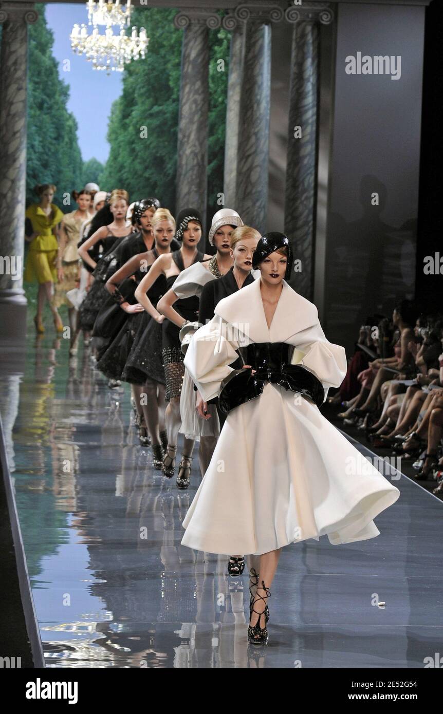 Models display a creation by British designer John Galliano for Dior fall  winter 2008-2009 Haute-Couture collection show in Paris, France on June 30,  2008. Photo by Mehdi Taamallah/ABACAPRESS.COM Stock Photo - Alamy