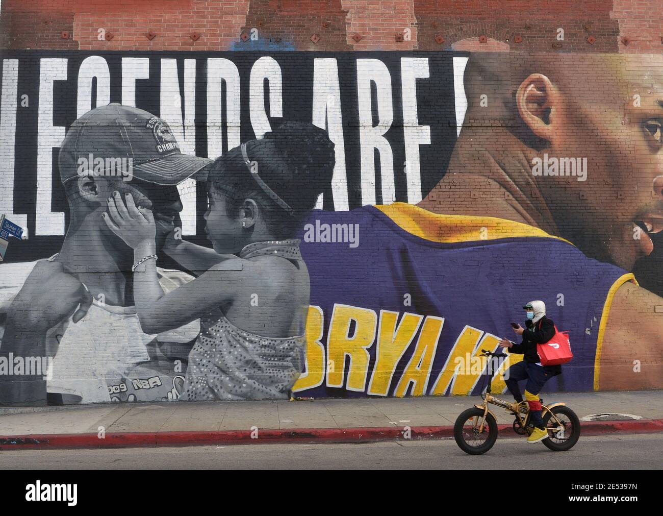 Los Angeles, United States. 26th Jan, 2021. A mural honoring Kobe Bryant and his daughter Gianna Bryant is seen on Monday, January 25, 2021 in Los Angeles. One day ahead of the anniversary of the Calabasas helicopter crash that killed the Laker legend, his 13-year-old daughter and seven others, Sen. Dianne Feinstein (D-CA) and Rep. Brad Sherman (D-CA) announced a bill Tuesday that would require Terrain Avoidance Warning Systems on all helicopters carrying six or more passengers. Photo by Jim Ruymen/UPI. Credit: UPI/Alamy Live News Stock Photo