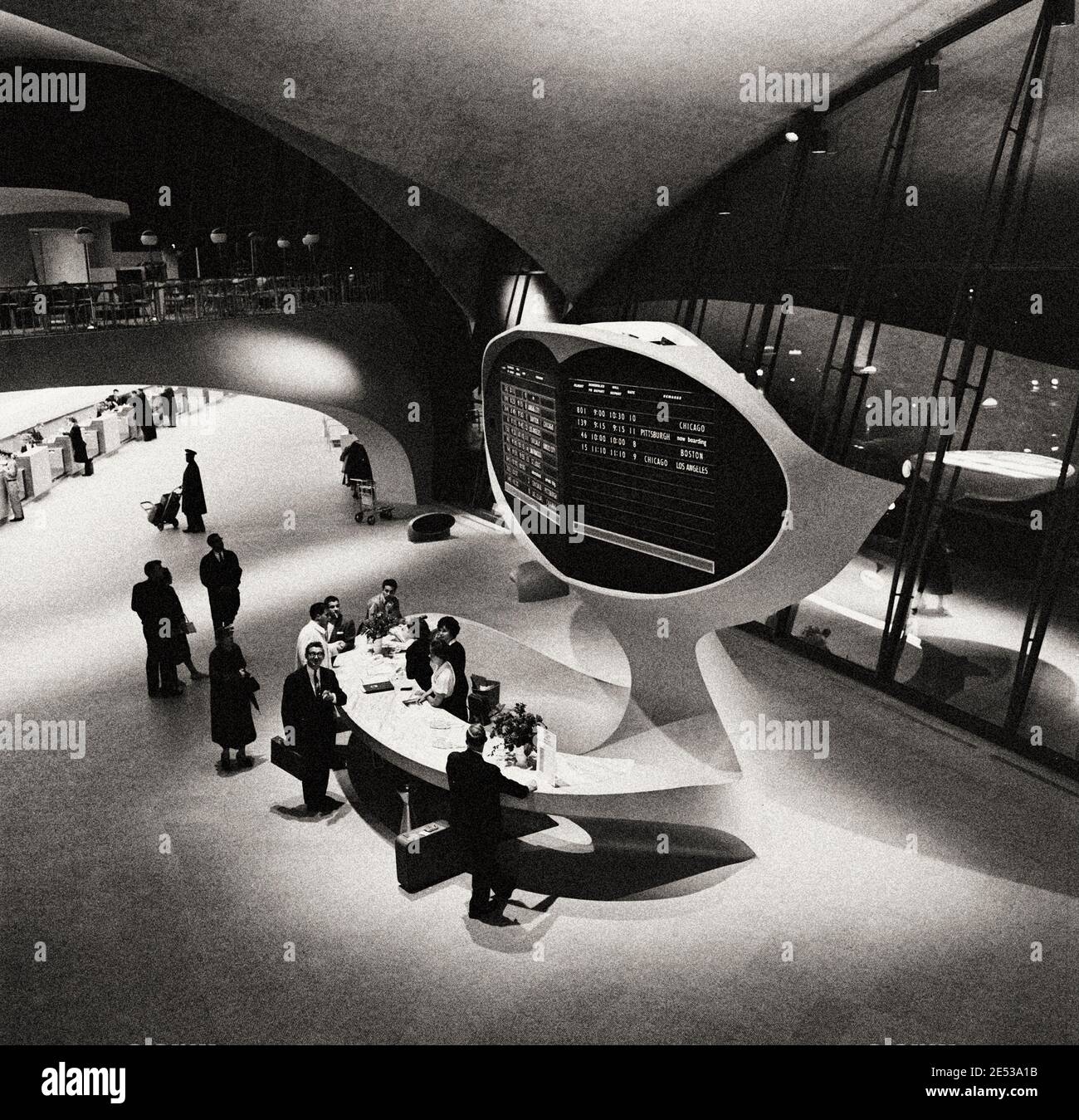 Trans World Airlines Terminal, John F. Kennedy (originally Idlewild) Airport, New York, New York, 1956-62. Information desk Stock Photo