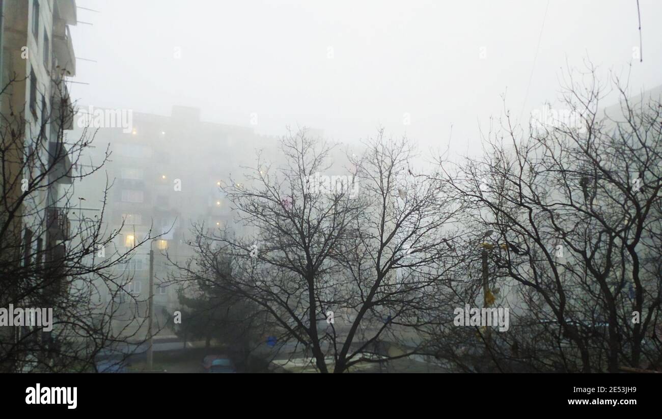 Dark foggy street view hi-res stock photography and images - Alamy