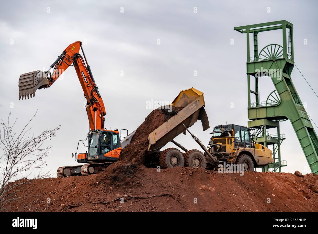 Work on the construction site of the real estate project Stadtquartier Essen 51, in Essen, on the site of the former Krupp steelworks, Krupp-Gürtel, b Stock Photo