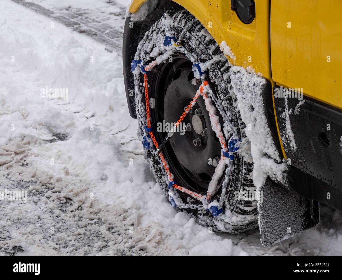 Asphalt snow chains hires stock photography and images Alamy