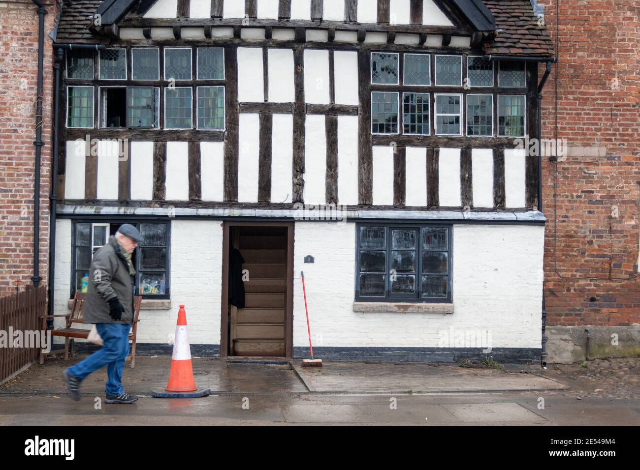 Bewdley, Worcestershire, UK. 26th Jan, 2021. Floodwaters recede after the town of Bewdley, Worcestershire, was partly flooded by the River Severn. A man walks past an historic building which had five feet of floodwater when the river defences failed. Credit: Peter Lopeman/Alamy Live News Stock Photo