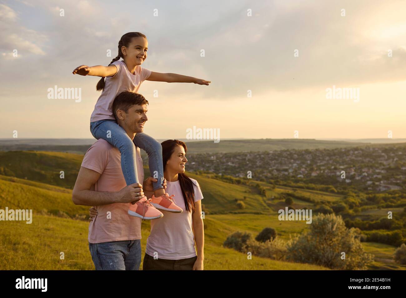 Child love nature hi-res stock photography and images - Alamy