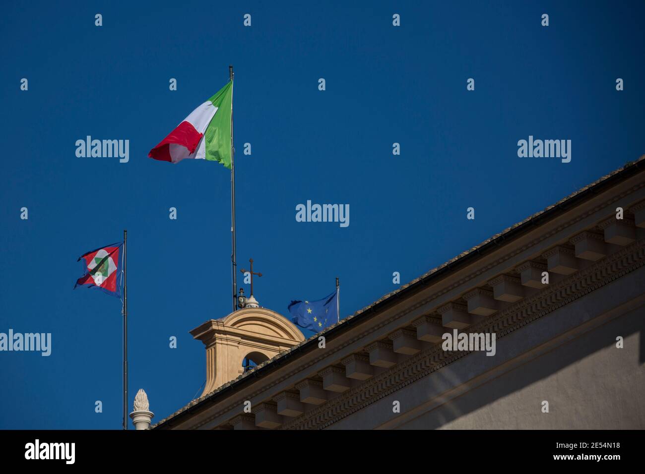 Rome, 26/01/2021. Italian Prime Minister Giuseppe Conte visits the Palazzo del Quirinale to hand his resignation to the President of the Republic, Sergio Mattarella. The Italian Government crisis has begun last week after the defection of the two Cabinet ministers belonging to the tiny party, Italia Viva (Italy Alive), led by former Italian Prime Minister Matteo Renzi. Credit: LSF Photo/Alamy Live News Stock Photo