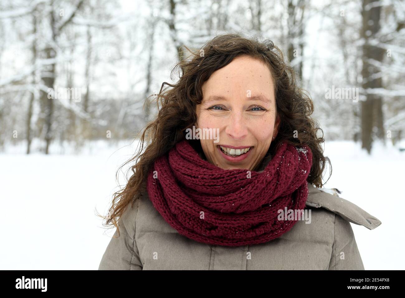 Munich, Germany. 26th Jan, 2021. Astronaut Suzanna Randall stands in the snowy English Garden. Randall wants to be the first German woman to fly to the International Space Station and explore space. Together with her colleague Thiele-Eich, she has written a children's book entitled 'Our Way into Space'. Credit: Felix Hörhager/dpa/Alamy Live News Stock Photo